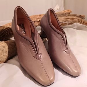 BeautiFeel Gray Leather Shoes Size 5.5
